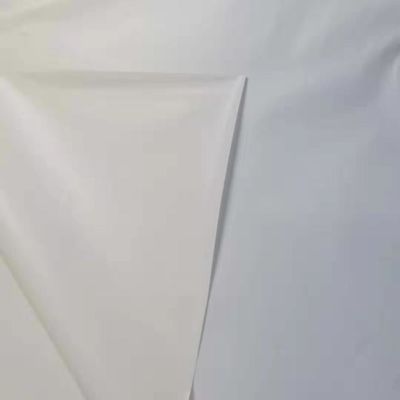 Film de base en PE sous la couche arrière de la couche de couche pour améliorer l'efficacité de la perméabilité à l'air