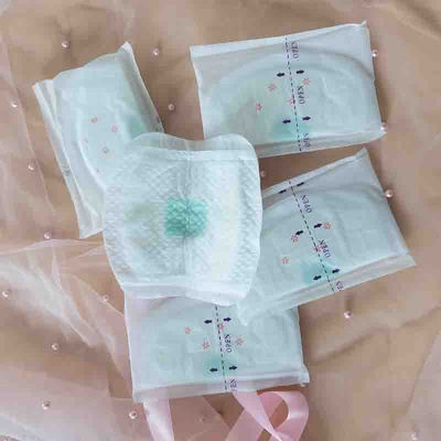 Modèle jetable Maternité Femmes Seins Coussin d'allaitement avec matériau doux et absorbant