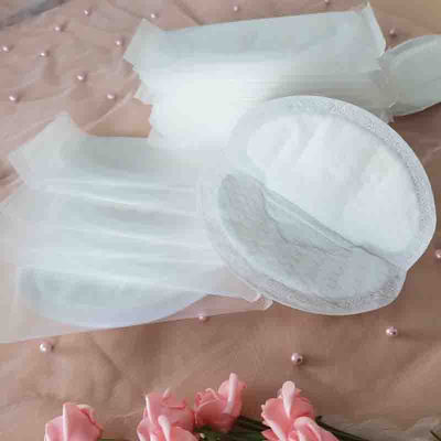Des compresseurs de poitrine jetables ultra-minces pour les mères de maternité