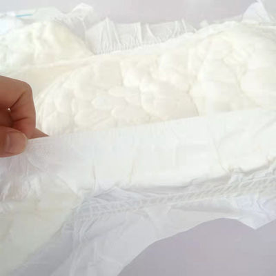 Couches pour adultes à haute absorbance en tissu non tissé avec livraison gratuite et feuille arrière en PE