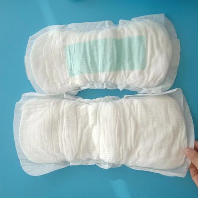 Des échantillons offerts gratuitement, un tampon maternité absorbant pour le rétablissement et la guérison post-partum.
