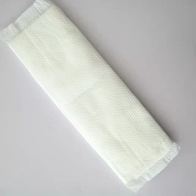 Des serviettes de maternité en feuille de dessus non tissée pour une protection confortable après l' accouchement
