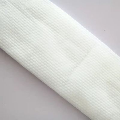 Des serviettes de maternité en feuille de dessus non tissée pour une protection confortable après l' accouchement