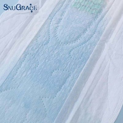 Des serviettes hygiéniques à usage unique à haute absorption pour le contrôle du flux menstruel
