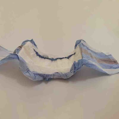 Couche pour chien avec feuille de dessus non tissée douce et indicateur d'humidité réglable inclus
