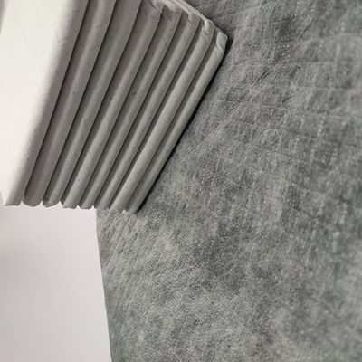 Un tampon d'urine pour animaux de compagnie entièrement imperméable à l'eau pour chiens, à haute absorption et durable 60 x 60 cm