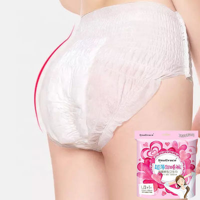Des couches de couches pour femmes pratiques et hygiéniques avec une serviette de menstruation jetable