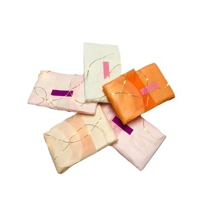 Une serviette hygiénique jetable pour femme de deuxième classe