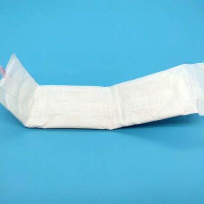 Une serviette hygiénique jetable pour femme de deuxième classe