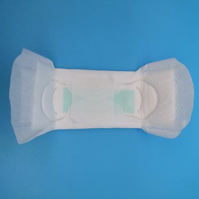 Des serviettes hygiéniques pour femmes de coton ultra fin