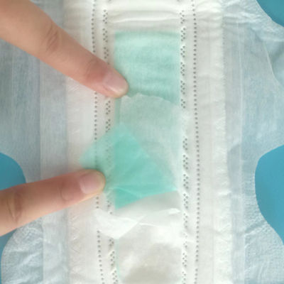 Servette hygiénique pour femmes non tissée avec une absorption d'eau élevée et un design doux et respirant