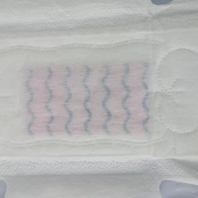 Des serviettes hygiéniques ultra fines jetables pour femmes personnalisées et confortables