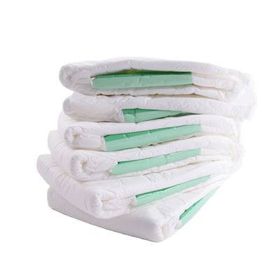 Une couche pour adultes à haute absorbance et incontinence en blanc avec le Japon SAP
