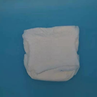 Des culottes pour adultes jetables et des pantalons courts avec une feuille de dessus souple et respirante