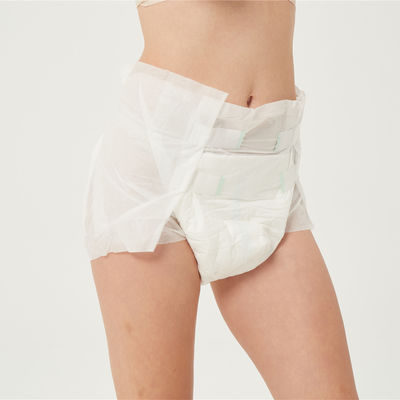 La couche supérieure est douce, maintenant tissée, couche fragile pour adultes, couche ultra-épaisse pour adultes.