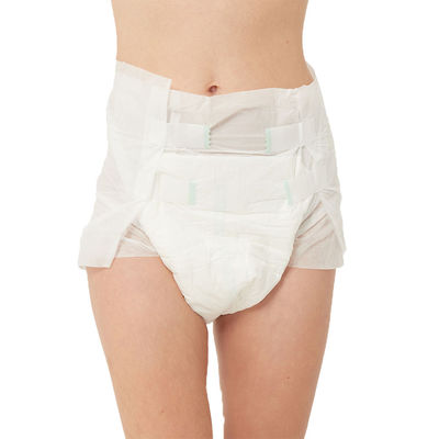 Des couches pour adultes et bébés personnalisées avec une pulpe de peluche et une feuille de dessus non tissée douce