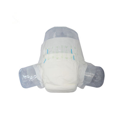 Des couches pour adultes et bébés personnalisées avec une pulpe de peluche et une feuille de dessus non tissée douce